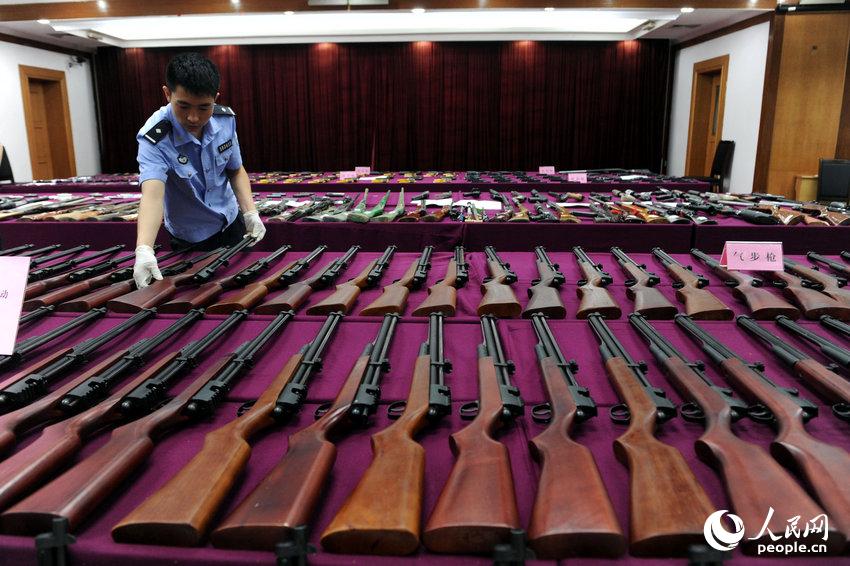 La police du Guangdong a saisi 845 armes à feu depuis le mois de janvier