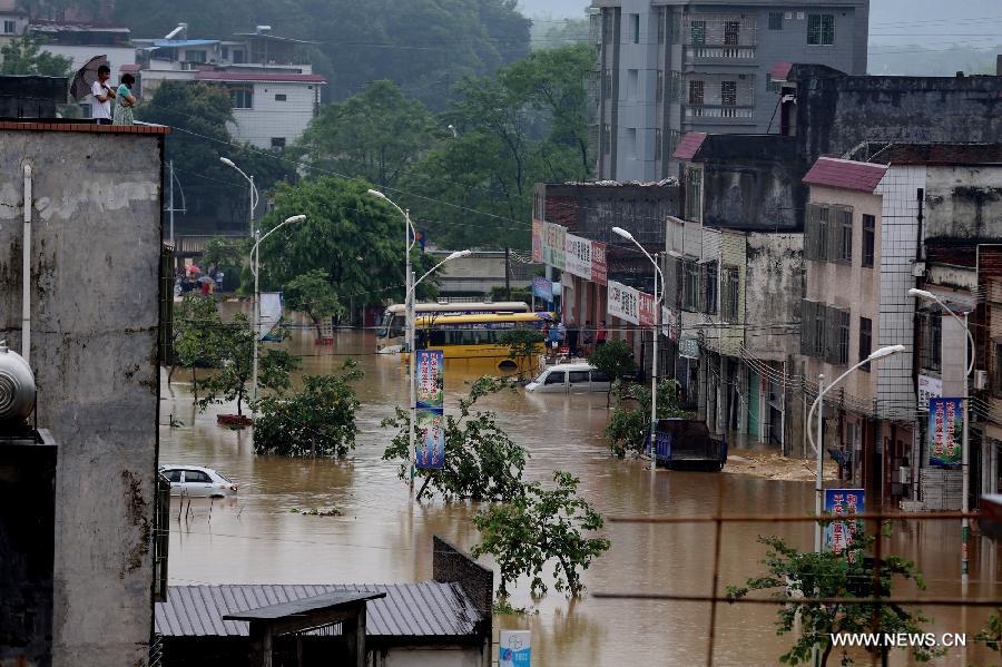 Chine : les pluies torrentielles font huit morts et deux disparus au Guangdong