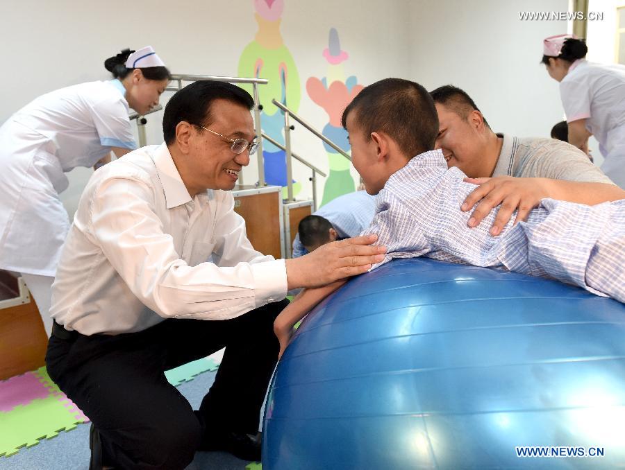 Le Premier ministre chinois insiste sur la protection des enfants