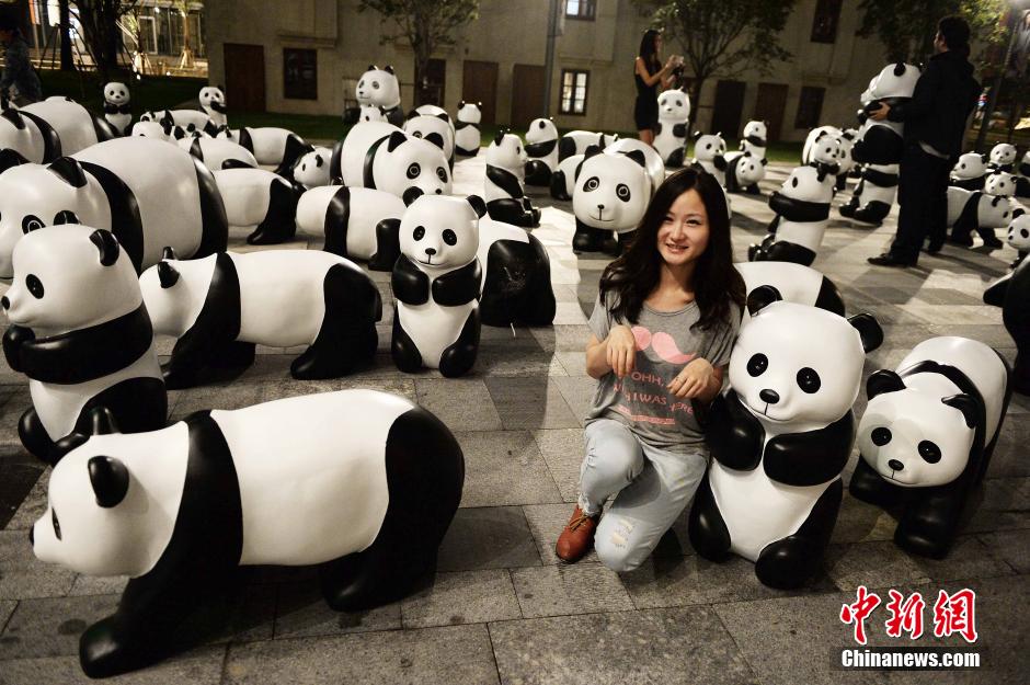 Cent pandas géants envahissent Shanghai !