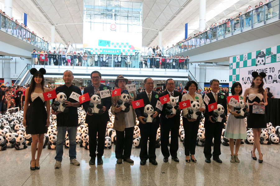 1600 pandas en papier commencent une tournée à Hong Kong