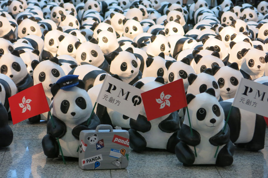 1600 pandas en papier commencent une tournée à Hong Kong