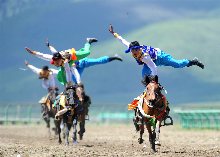 De spectaculaires acrobaties lors du traditionnel concours équestre.