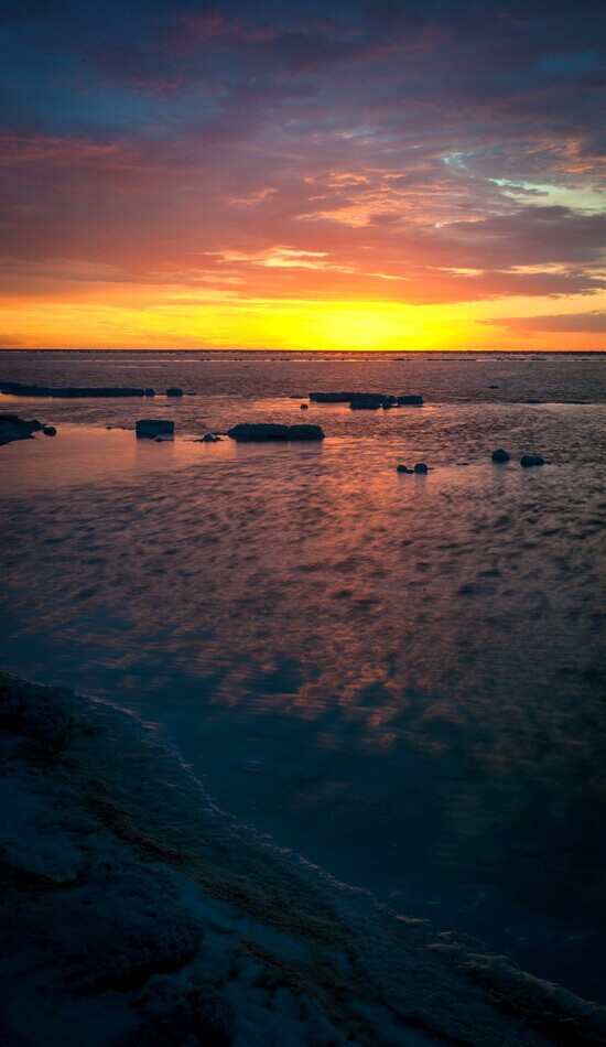 Le lac salé multicolore du Lop Nor