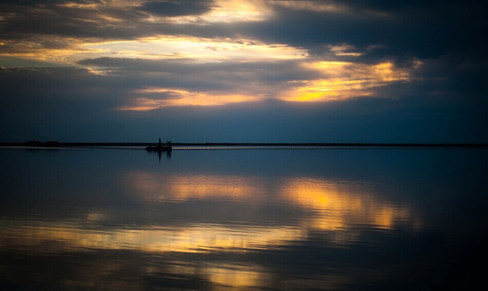 Le lac salé multicolore du Lop Nor