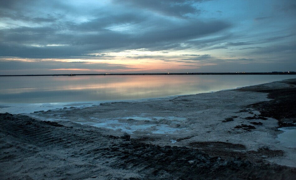 Le lac salé multicolore du Lop Nor