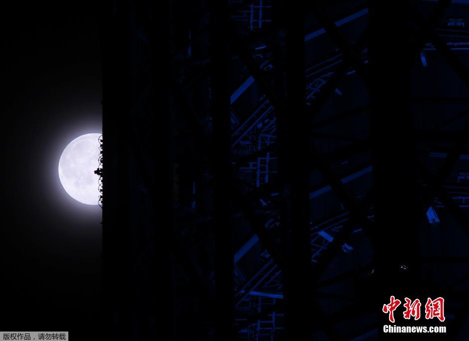 Photo de la super-lune prise à Beyrouth, au Liban.