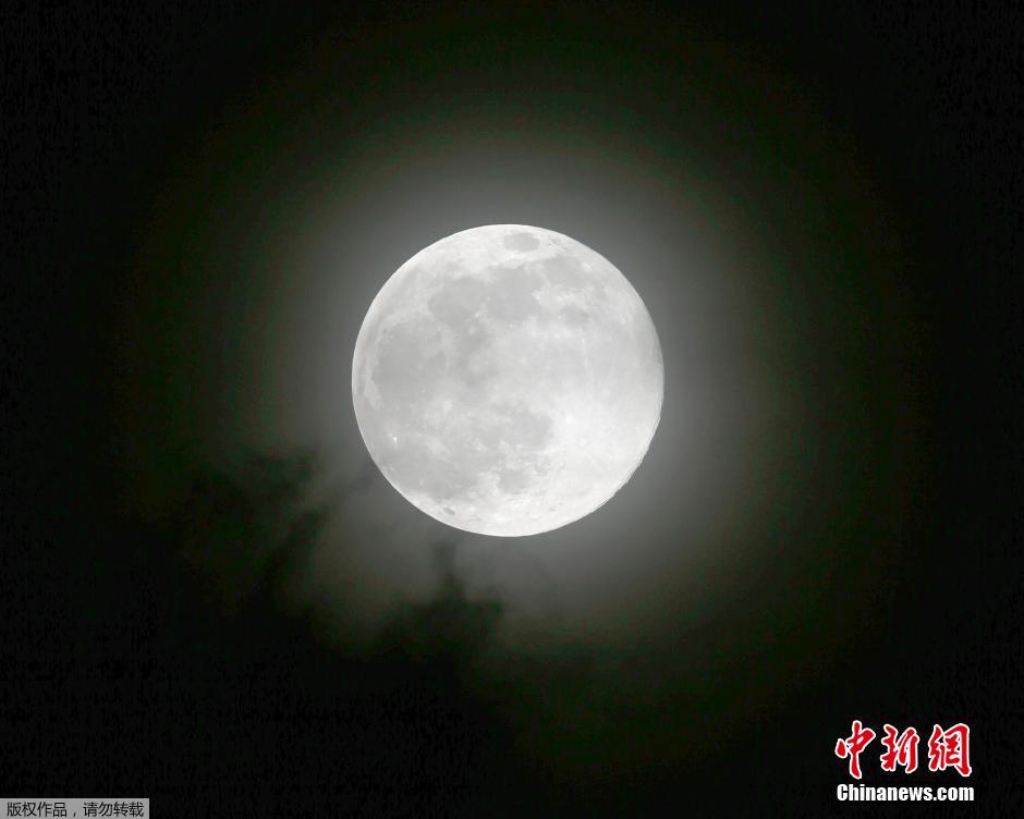 Photo de la super-lune prise à Manille, aux Philippines.