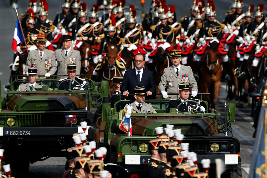 France : défilé militaire pour célébrer la fête nationale du 14 juillet