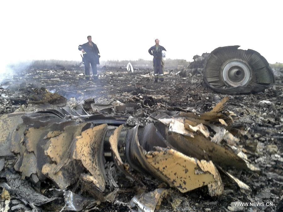 Un avion de passagers de Malaisie s'écrase en Ukraine à proximité de la frontière russe 