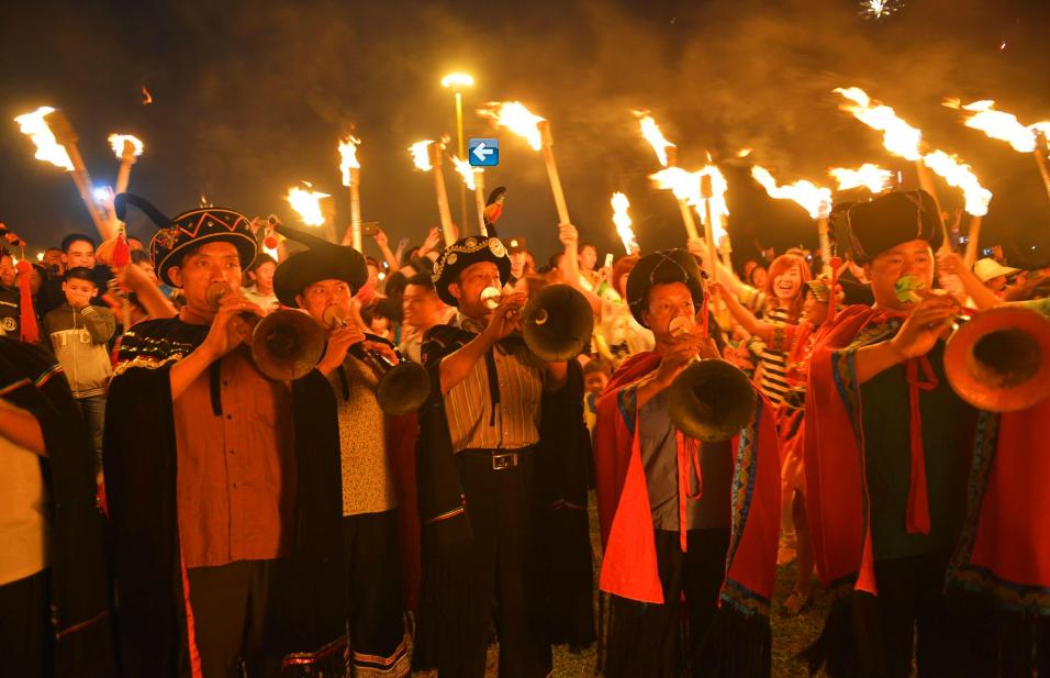La fête de la torche, un événement traditionnel organisé par les membres de la minorité Yi. 