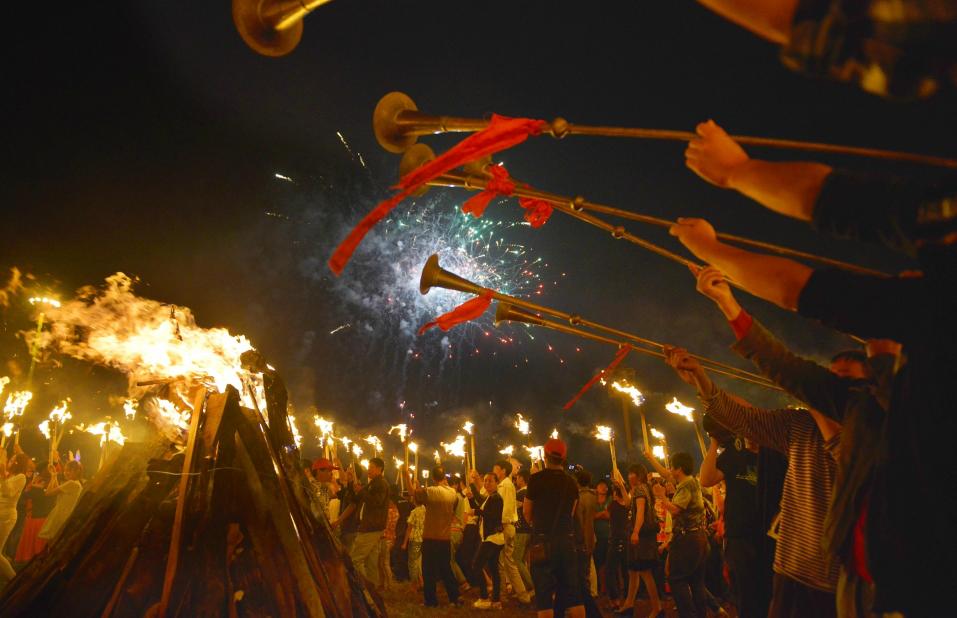La fête de la torche, un événement traditionnel organisé par les membres de la minorité Yi.