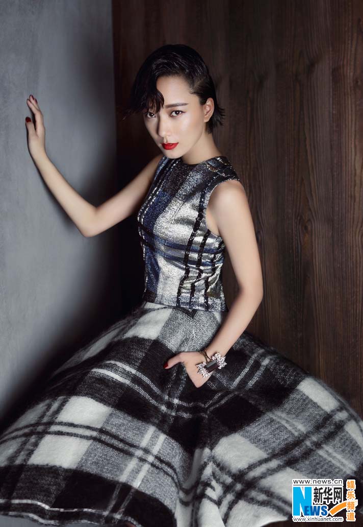 L'actrice chinoise Wang Luodan pose pour un magazine