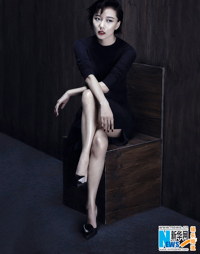 L'actrice chinoise Wang Luodan pose pour un magazine