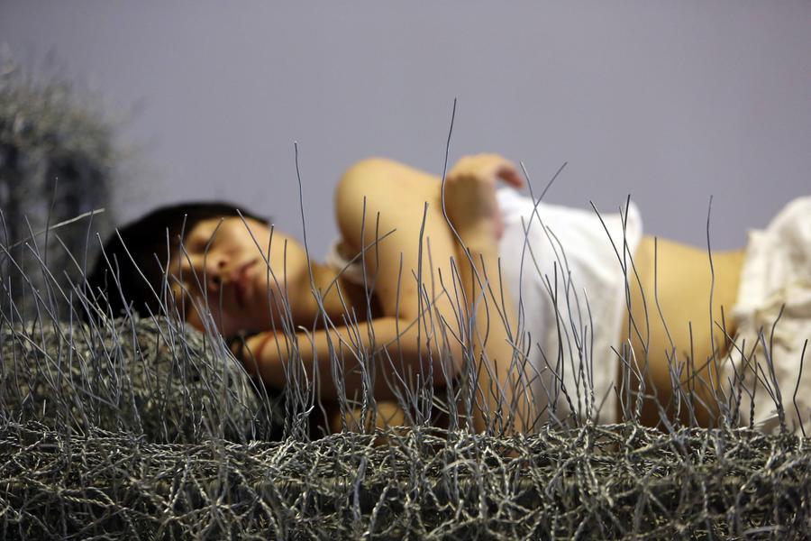 Beijing : trente-six jours nue sur un lit en fils de fer