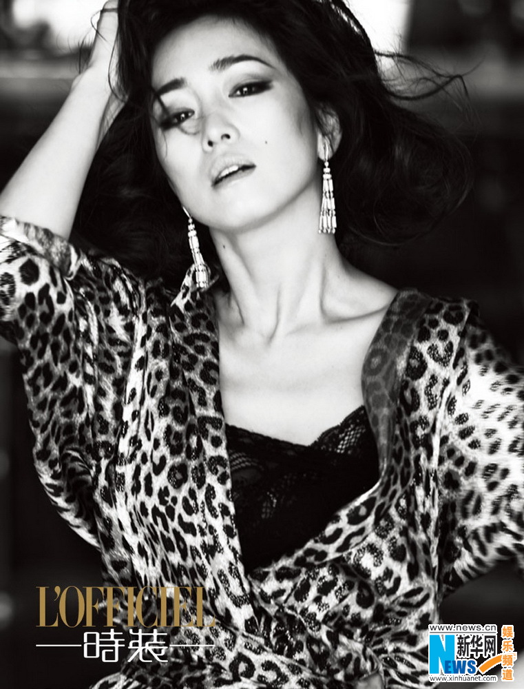 Gong Li pose pour un magazine