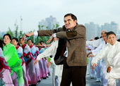 Rowan Atkinson, «Mr. Bean» fait le show à Shanghai