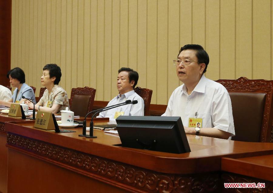 Zhang Dejiang salue la décision sur le système électoral de Hong Kong