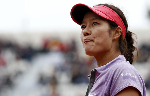 La chinoise Li Na après sa défaite contre la française Kristina Mladenovic au premier tour de l’Open de France de tennis au stade Roland Garros à Paris, le 27 mai 2014 [Photo / Xinhua] 