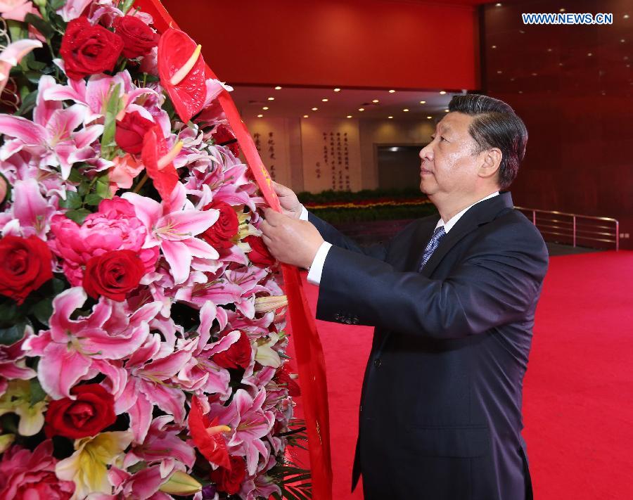 Les dirigeants chinois assistent à une cérémonie marquant la victoire de la Guerre anti-japonaise