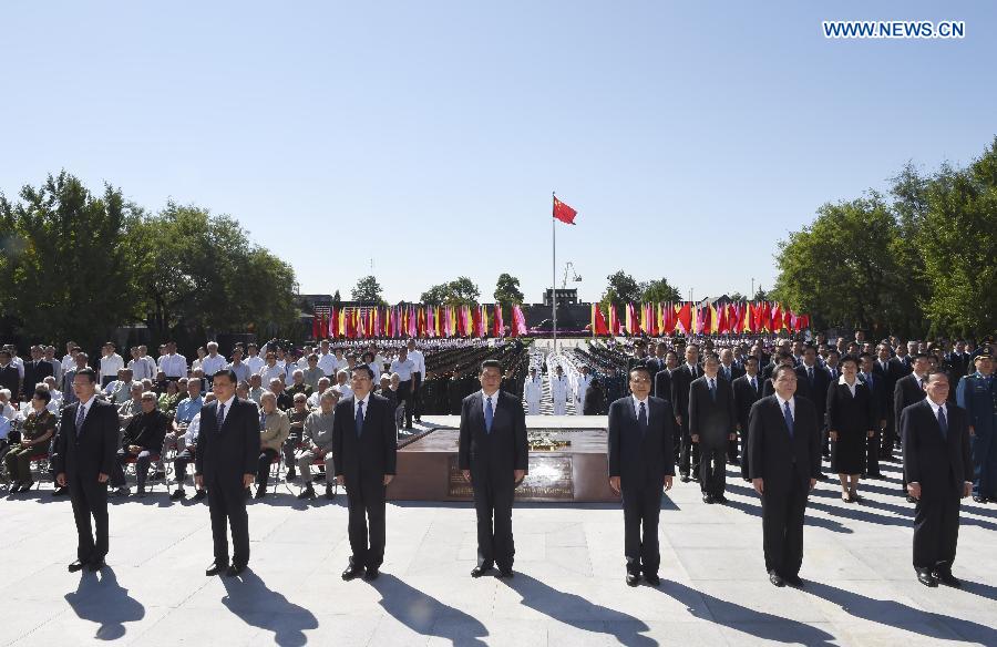 Les dirigeants chinois assistent à une cérémonie marquant la victoire de la Guerre anti-japonaise