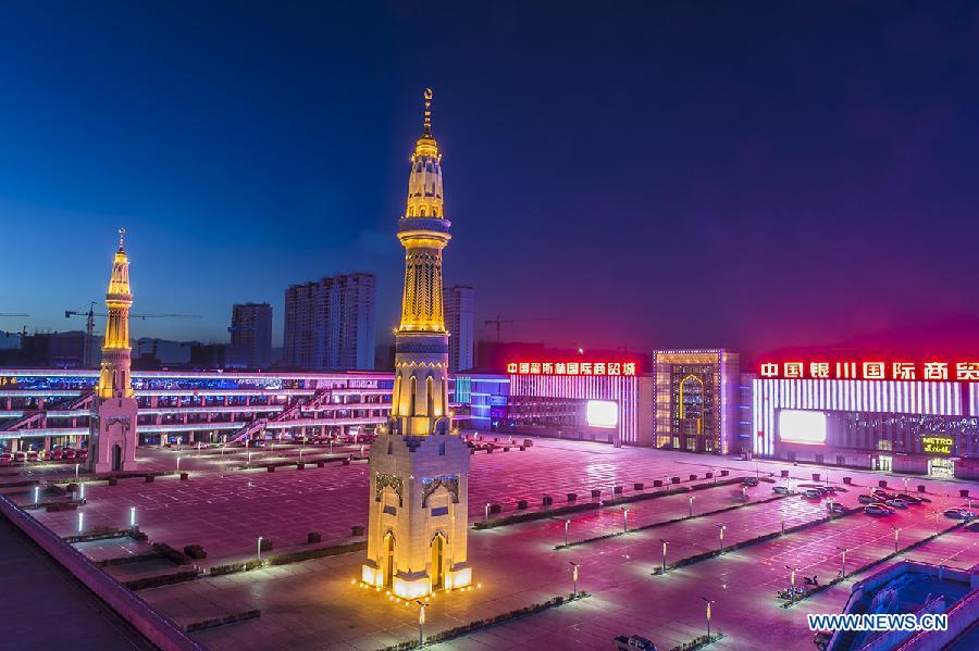 EN IMAGES: vues nocturnes de la ville de Yinchuan en Chine