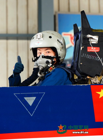Des chasseuses au salon de l’Airshow China 2014