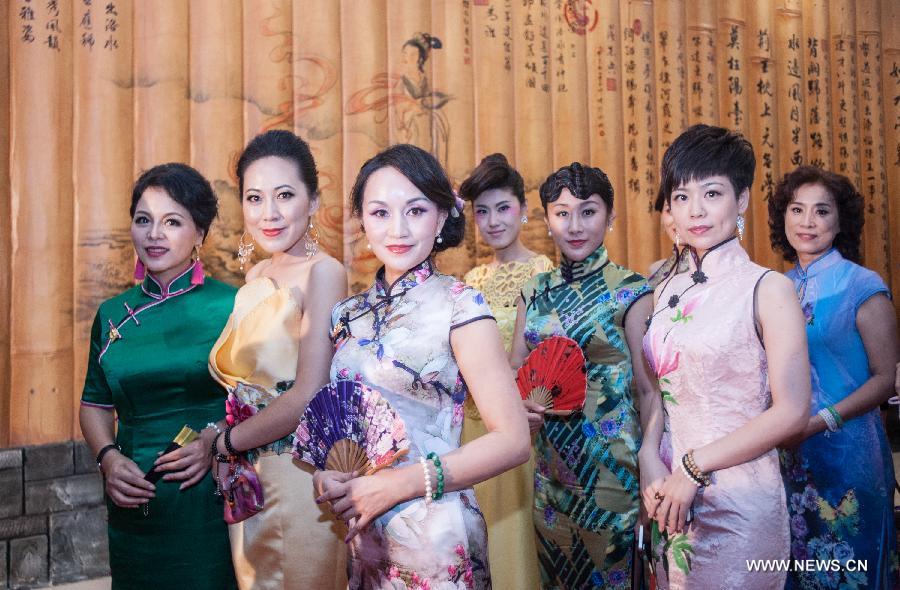 La cérémonie de qipao chinoise s'ouvert à Beijing