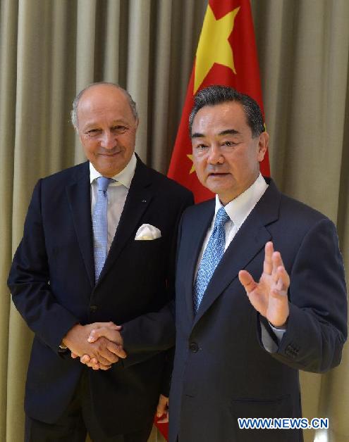 Le ministre chinois des AE rencontre son homologue français pour discuter des relations et des affaires internationales