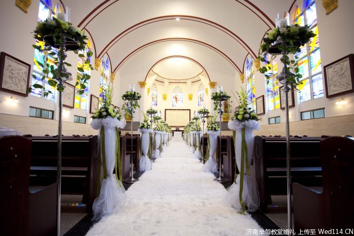 8. L'église catholique de Xindian, à Jinan (Shandong)Initialement établie en 1925, l'ancienne église n'existe plus. La nouvelle église a été construite en septembre 2011.