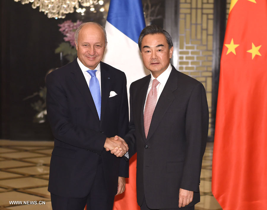 La Chine et la France oeuvreront de concert pour lutter contre Ebola