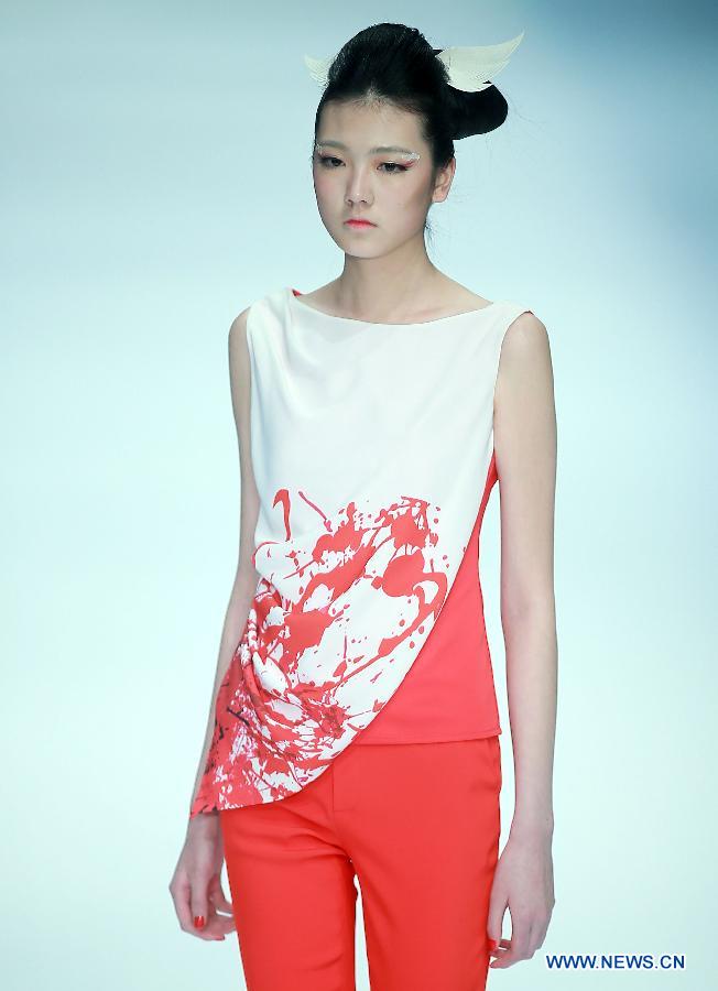 Semaine de la mode de Chine: défilé des créations de la styliste Liu Wei 