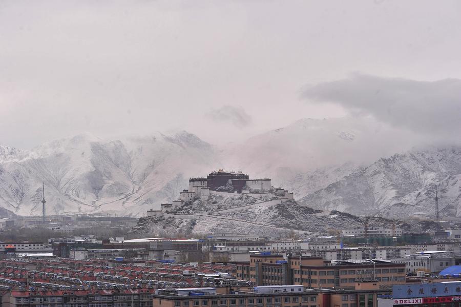 Premières chutes de neige d'hiver à Lhassa