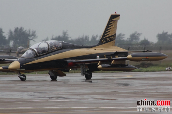 La patrouille acrobatique émiratie Al Fursan est arrivée à Zhuhai