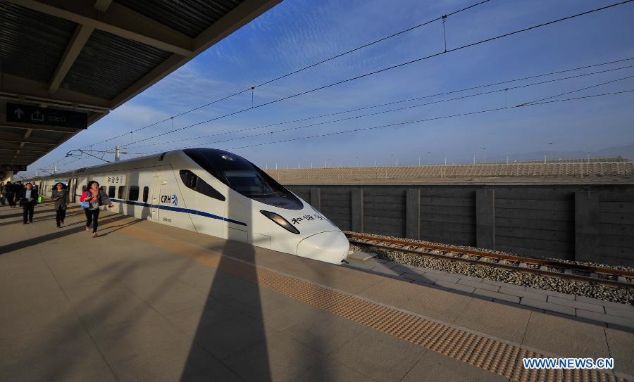 Essai d'un train à grande vitesse dans le Xinjiang