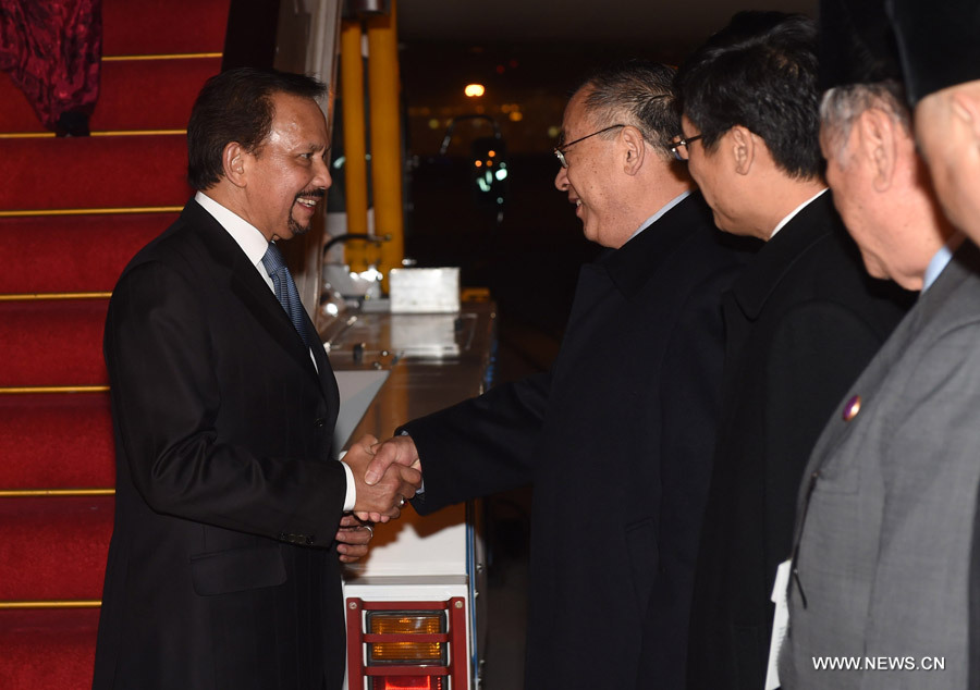 Arrivée à Beijing du sultan de Brunei pour la réunion de l'APEC
