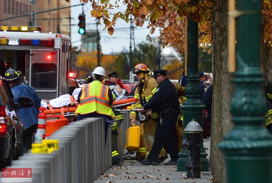 Deux laveurs de vitres bloqués au 69e étage du One World Trade Center