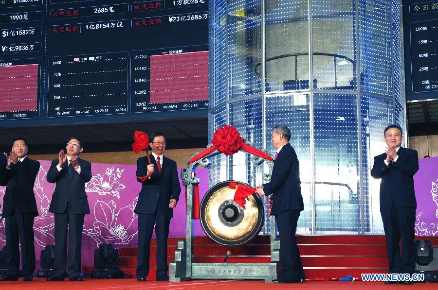 La Chine lance le programme de connexion entre les bourses de Shanghai et de Hong Kong