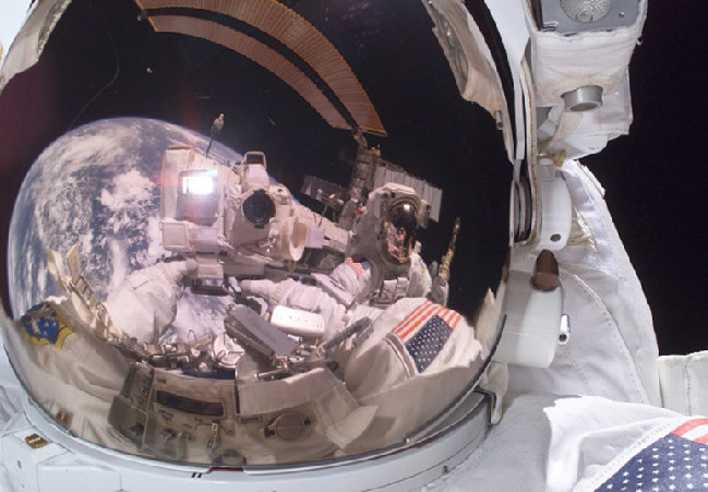 La folie des selfies dans l'espace