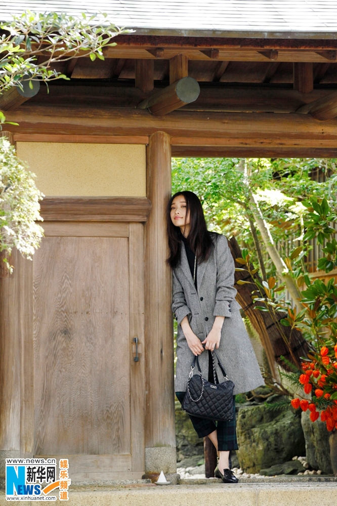 L'actrice chinoise Ni Ni pose pour un magazine