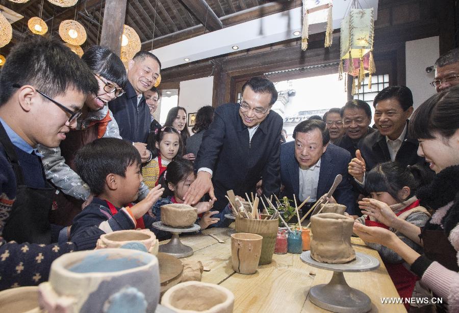 Le Premier ministre chinois appelle à faire émerger de nouveaux moteurs de croissance