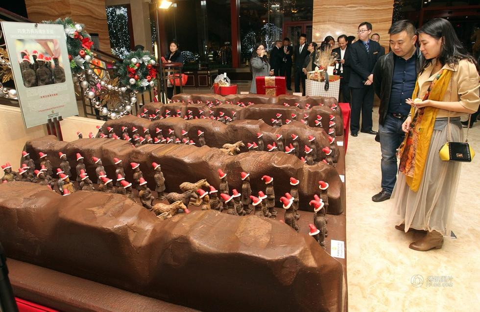 Des statues de guerriers en chocolat pour Noël