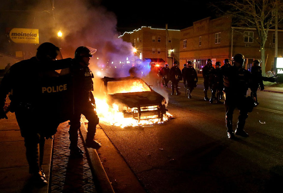 Ferguson s’embrase après la décision du grand jury