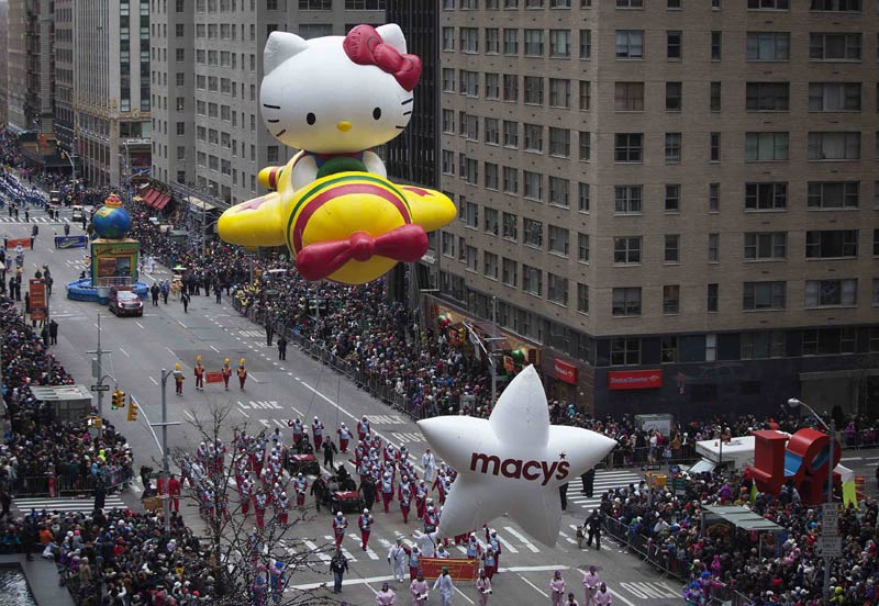 Spiderman et Snoopy paradent pour la Thanksgiving