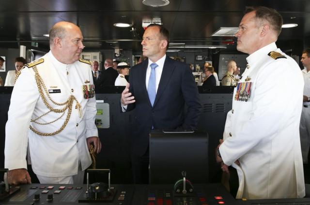 Entrée en service du Canberra, le plus grand navire de la marine australienne