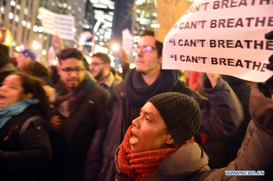 Des manifestations éclatent à New York après la décision de non inculpation d'un policier blanc impliqué dans le décès d'un noir