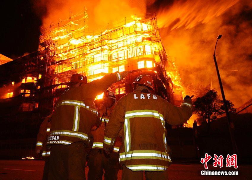 Los Angeles touchée par un gigantesque incendie