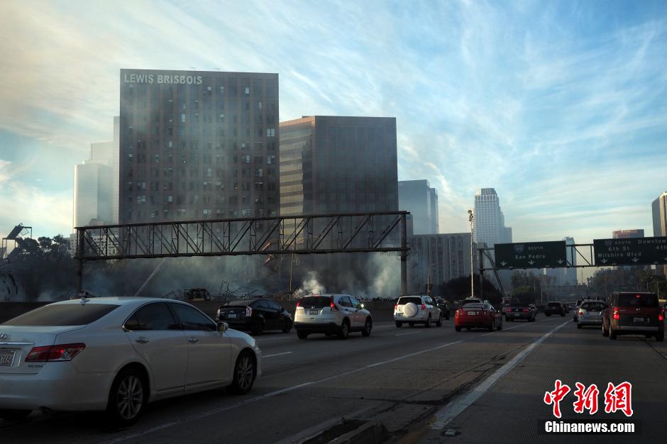 Los Angeles touchée par un gigantesque incendie