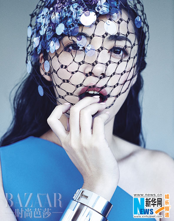 Yao Chen pose pour Harper's Bazaar 