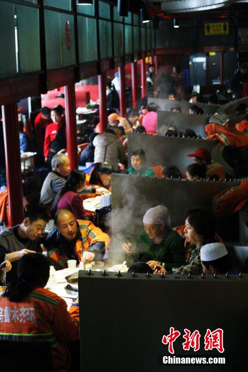 Urumqi : un peu de chaleur pour les agents d’entretien